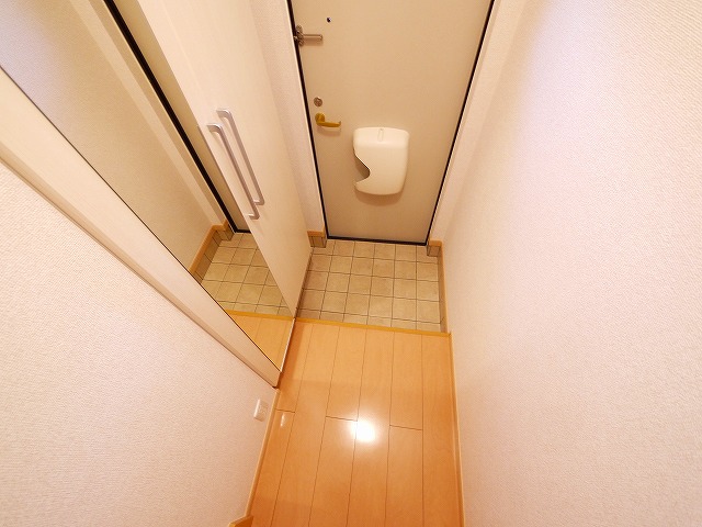 玄関　収納もある玄関です