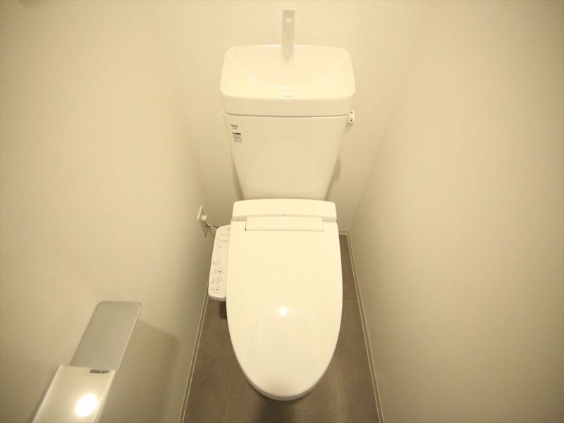 トイレ　温水洗浄暖房便座付トイレ