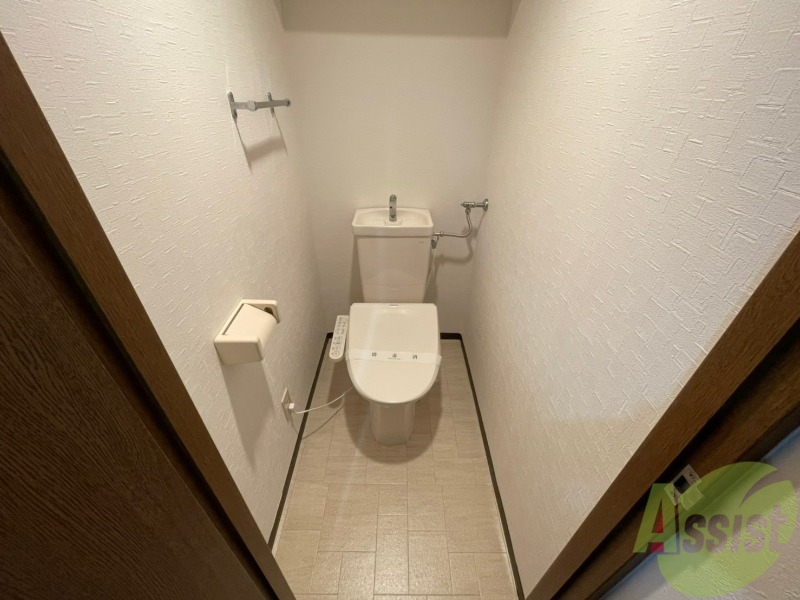 トイレ　ウォシュレット機能がついたトイレです。安心して使用できます。