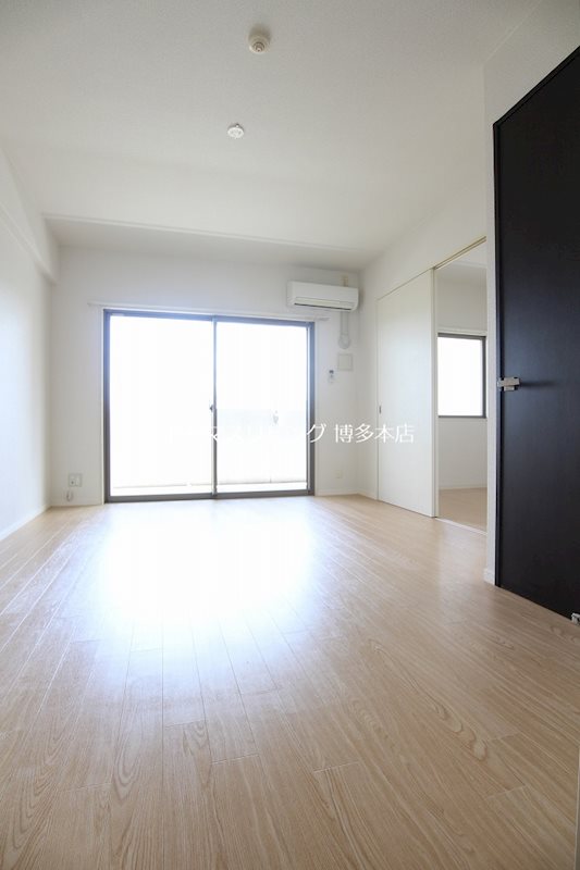 居室・リビング　別号室参考写真