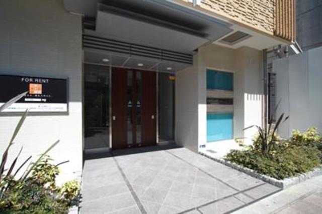 エントランス　落ち着いたエントランスです