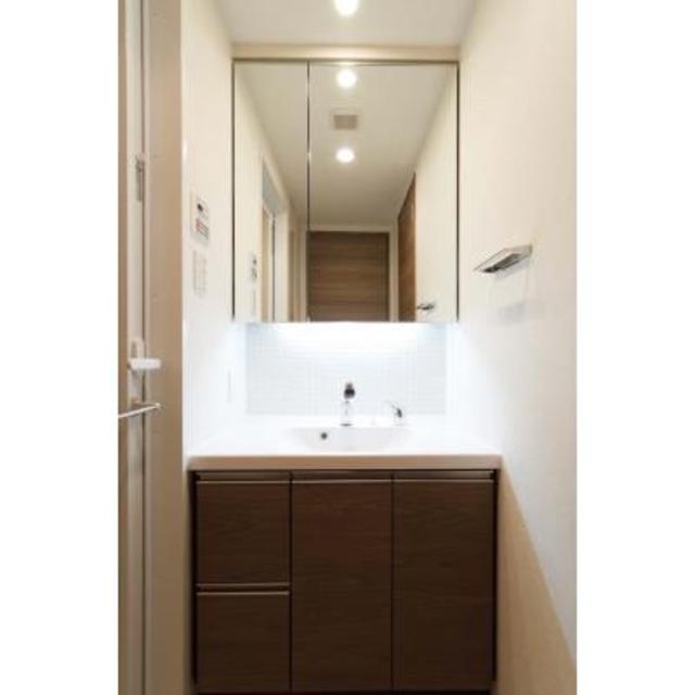 洗面設備　※写真は同タイプ住戸です。