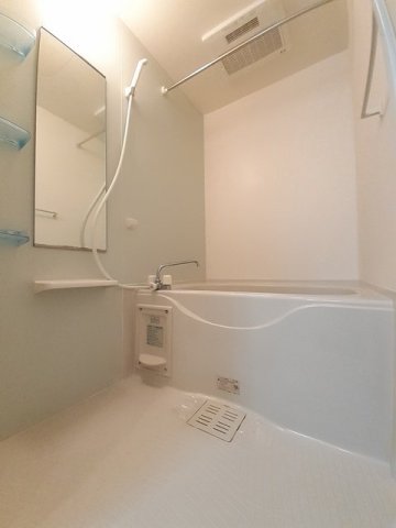 バス・シャワールーム　落ち着いた空間のお風呂です