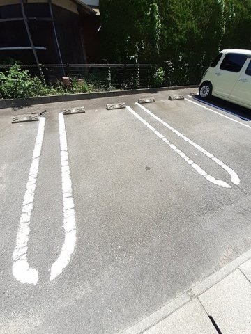 駐車場　車をお持ちの方に嬉しい駐車場付きの物件です