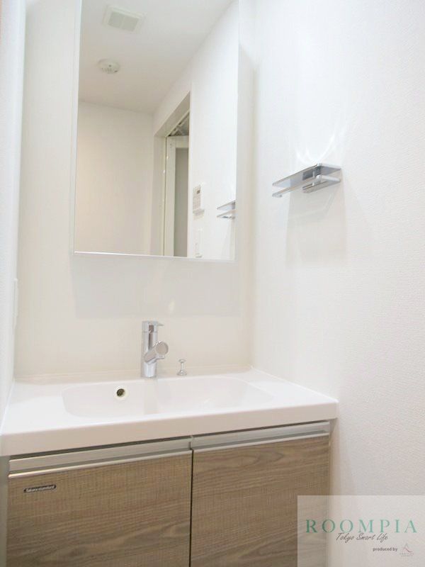 洗面設備　※同タイプの別のお部屋です。