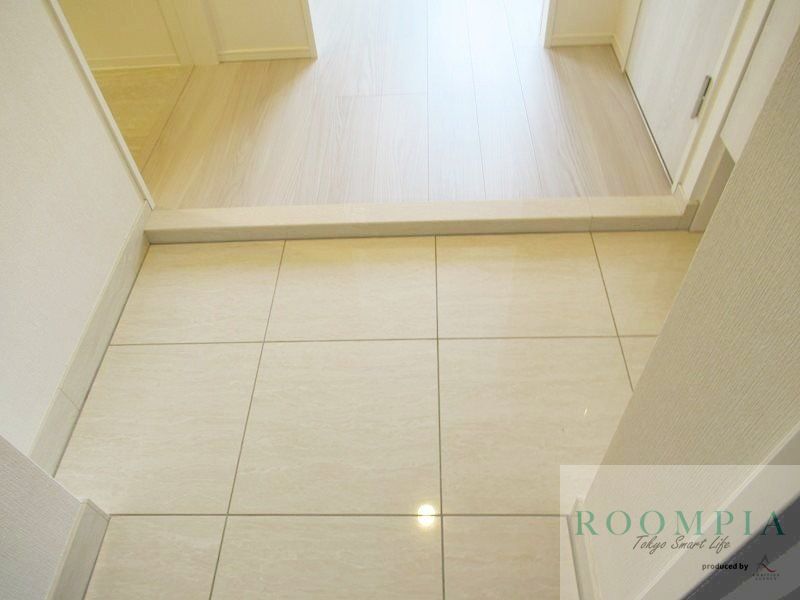 玄関　※同タイプの別のお部屋です。