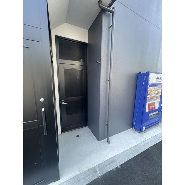 その他共有部分　自販機も近くにありますね♪