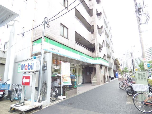 コンビニ　ファミリーマート坪田しらひげ店（コンビニ）まで10m