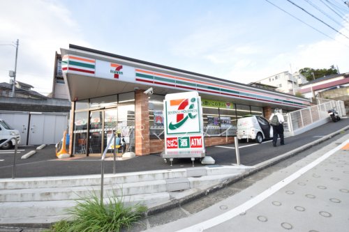 コンビニ　セブンイレブン横浜上永谷２丁目店（コンビニ）まで243m