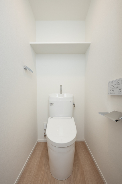 トイレ　※写真は同タイプ住戸です。