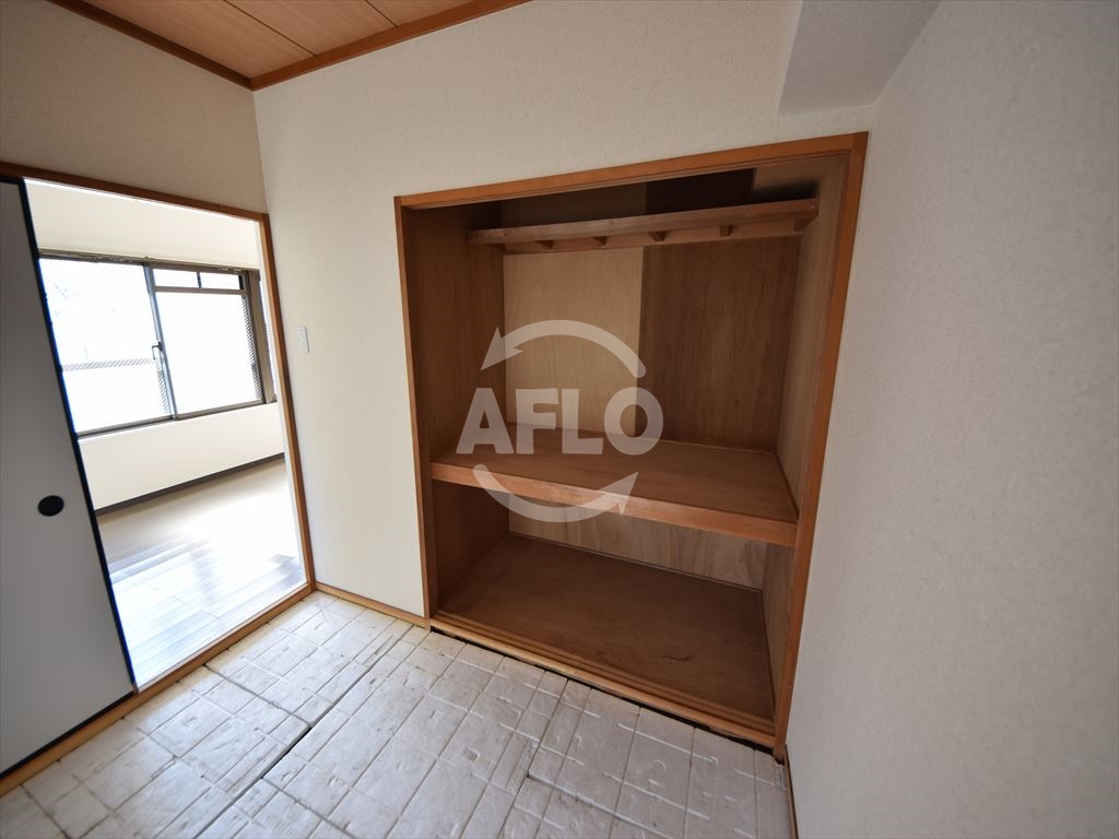 収納　アルボール西道頓堀　押入れ