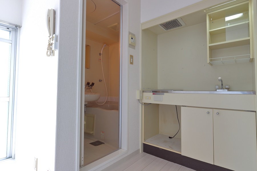 その他部屋・スペース　キッチンの隣は３点ユニットバスです。