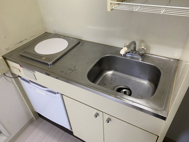 玄関　玄関を入るとキッチンがあります。