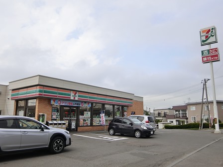 コンビニ　セブンイレブン江別大麻高校東店（コンビニ）まで683m
