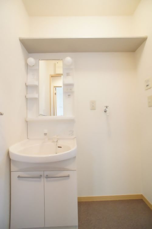 洗面設備　シャンプードレッサー、室内洗濯機置き場