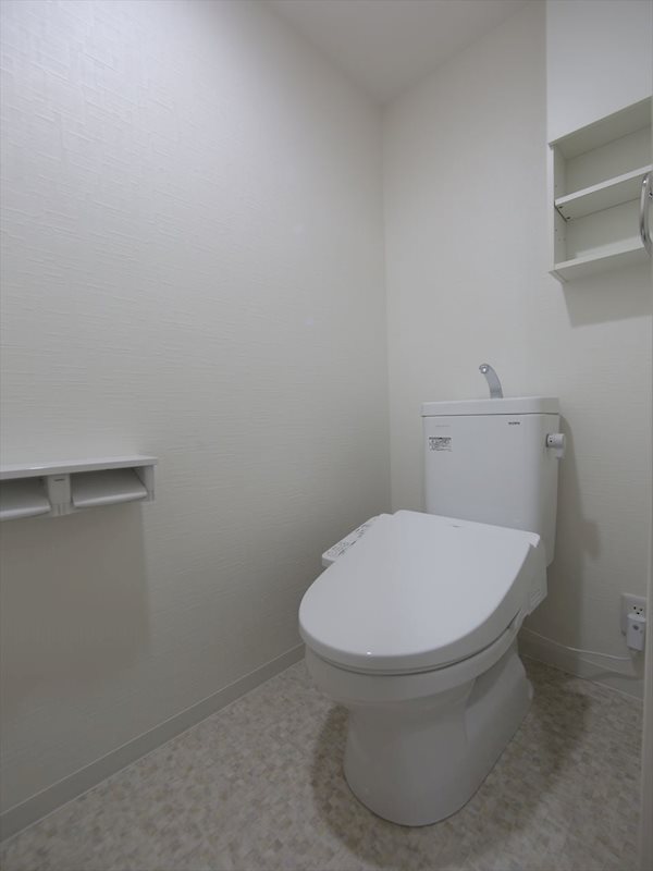 トイレ　温水洗浄暖房便座付トイレ