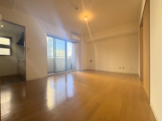 居室・リビング　★明るいフローリングの角部屋です★