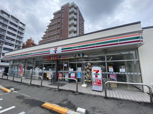 コンビニ　セブンイレブン 福岡大手門1丁目店（コンビニ）まで99m