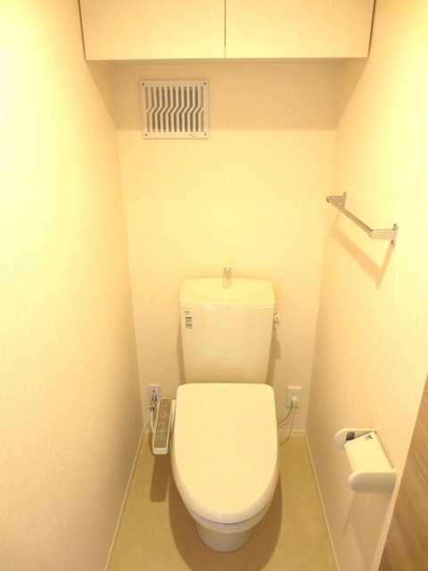 トイレ　２０２　温水洗浄暖房便座トイレ