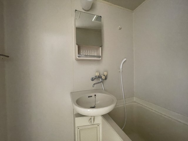 洗面設備　同物件別号室の写真です。