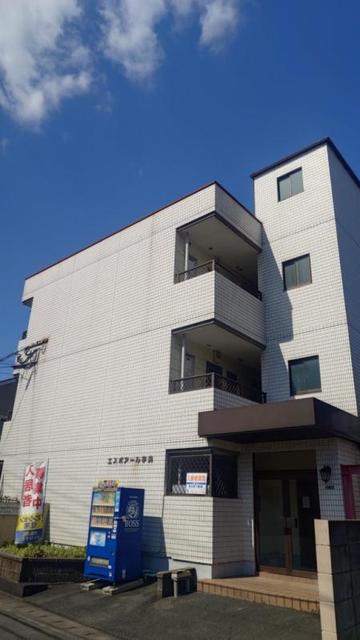 エントランス　【外観写真】鉄骨３階建て