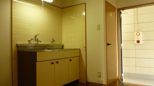 居室・リビング　【キッチン】給湯あり、３．２帖