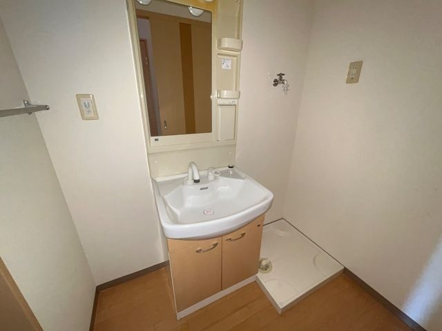 洗面設備　脱衣スペースもあります