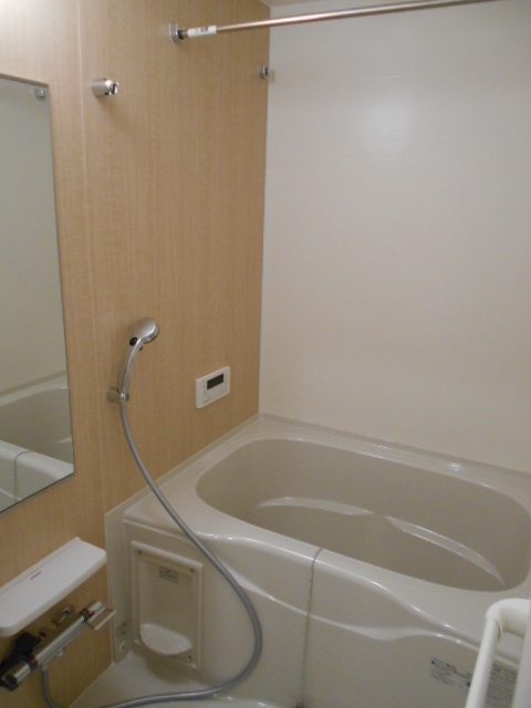 バス・シャワールーム　追焚機能付浴槽・浴室乾燥機完備