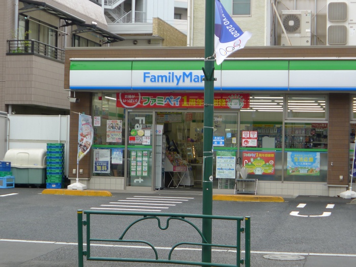 コンビニ　ファミリーマート（コンビニ）まで189m