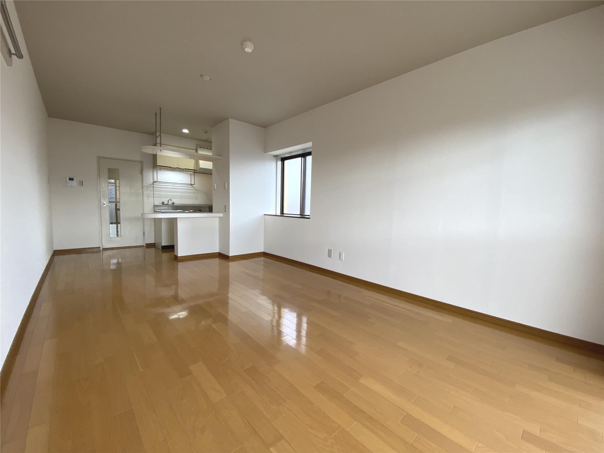 居室・リビング　12.5帖の広々洋室です