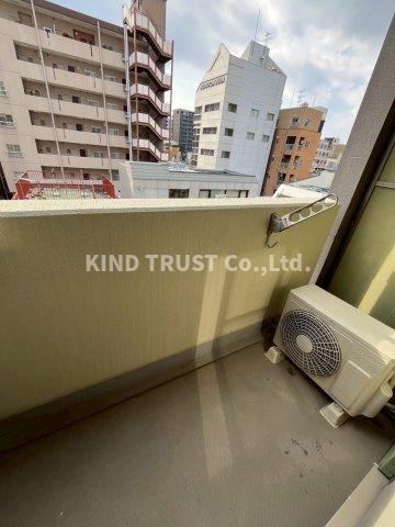 バルコニー　暖かな日差しのふりそそぐバルコニー