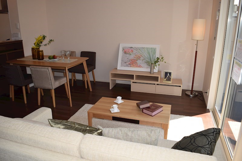 居室・リビング　モデルルーム写真です。