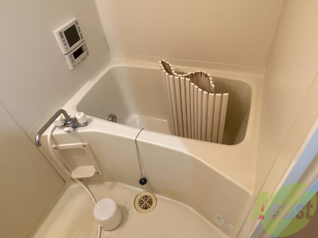バス・シャワールーム　浴室です。バスタブが広くてゆったりできます。