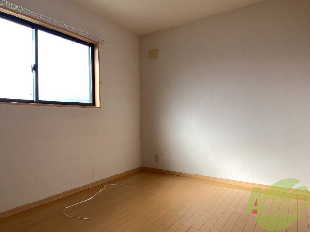 その他部屋・スペース　こちらは６帖の洋室です。広々として綺麗ですね。