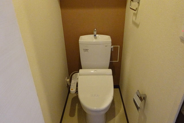 トイレ　ウォシュレット付き