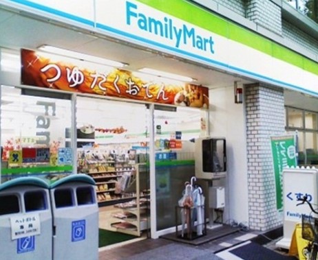 コンビニ　ファミリーマート新宿大久保二丁目店（コンビニ）まで247m