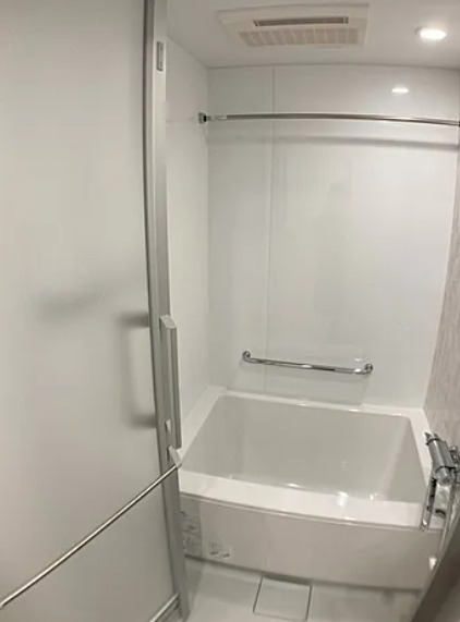 バス・シャワールーム　※反転タイプの写真を使用しています。