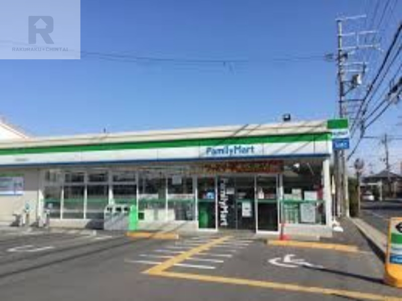 コンビニ　ファミリーマート京田辺興戸店（コンビニ）まで824m