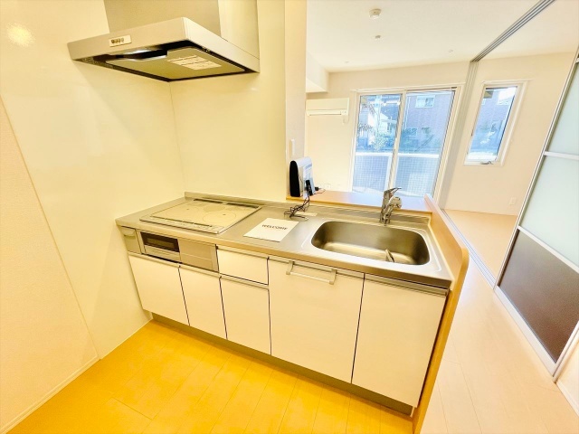 キッチン　同一建物内１０３号室内装写真転載