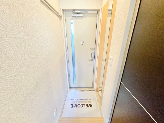 玄関　同一建物内１０３号室内装写真転載