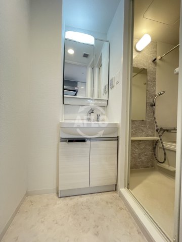 洗面設備　エスプレイス大阪ガルフレジデンス　洗面所