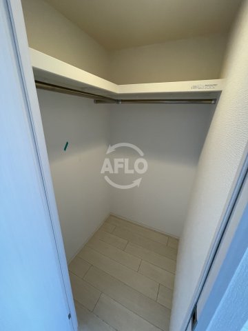 収納　エスプレイス大阪ガルフレジデンス　ウォークインクローゼット