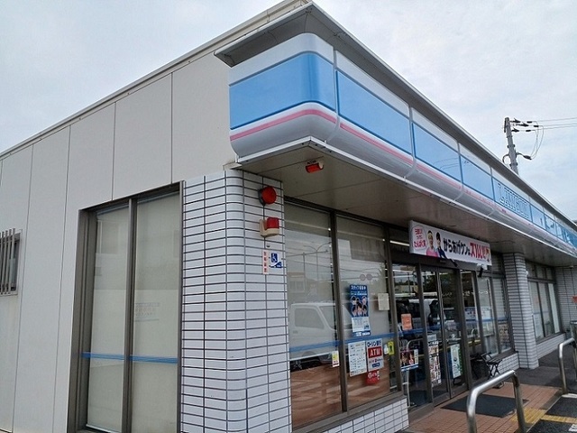 コンビニ　ローソン様（コンビニ）まで700m