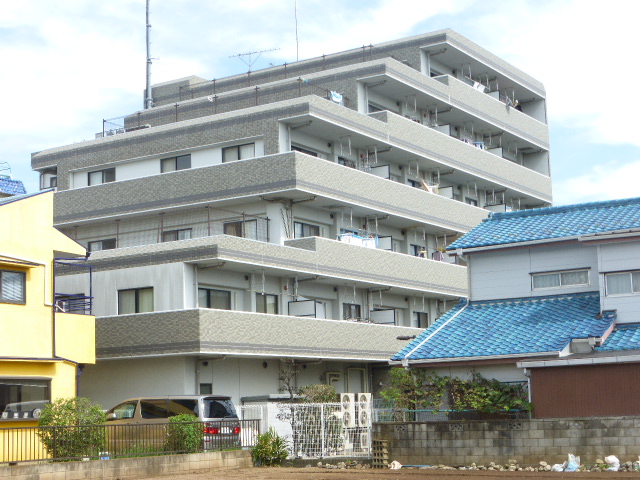 建物外観　分譲タイプのマンション　　ペット飼育可