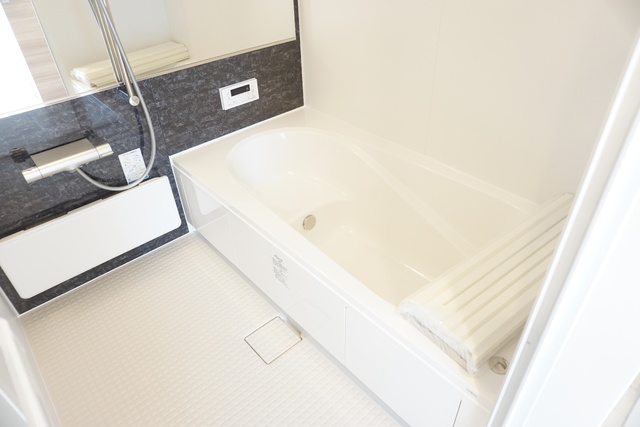 バス・シャワールーム　追焚給湯と浴室乾燥機付きのバスルーム★