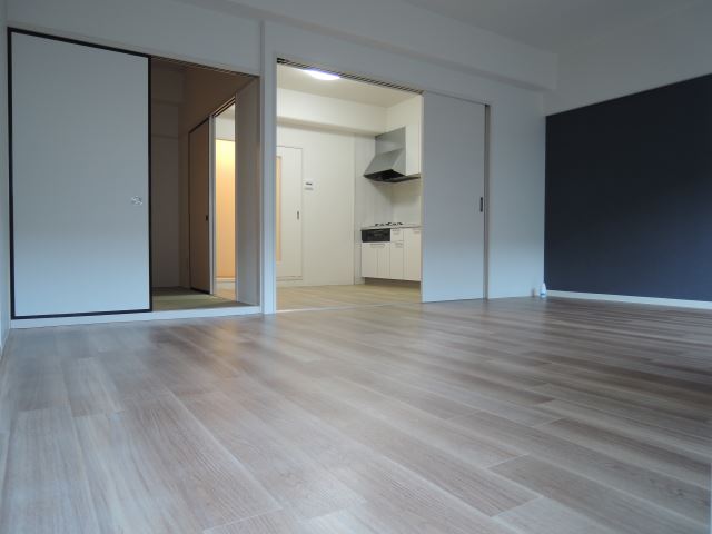 居室・リビング　広々１２帖あります