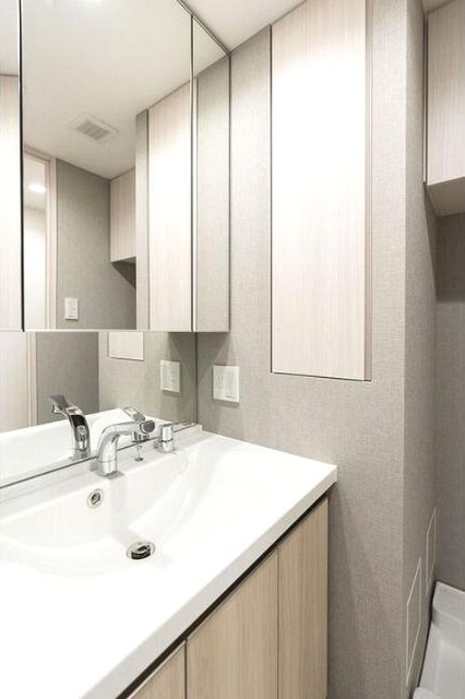 バルコニー　浴室乾燥機完備