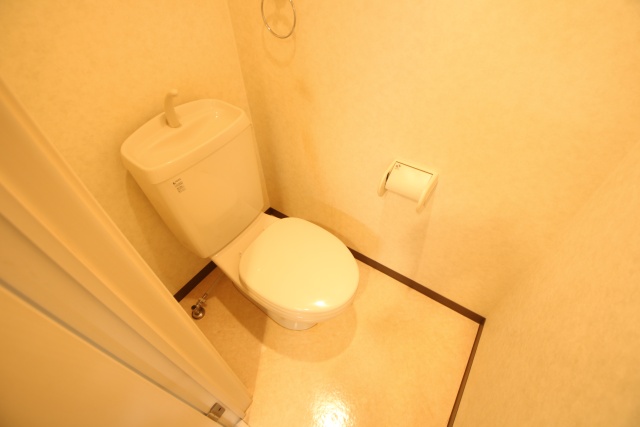 トイレ　※別室の参考写真の為、現況優先です。