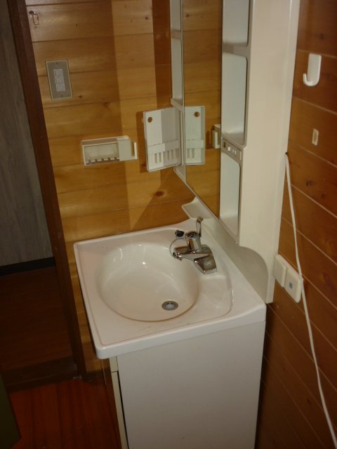 洗面設備　写真と現況が異なる場合は現況を優先します。