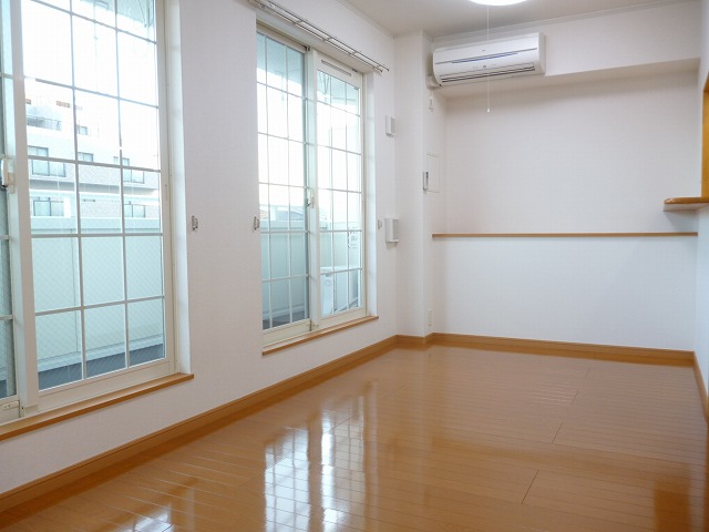 居室・リビング　同物件別号室参照